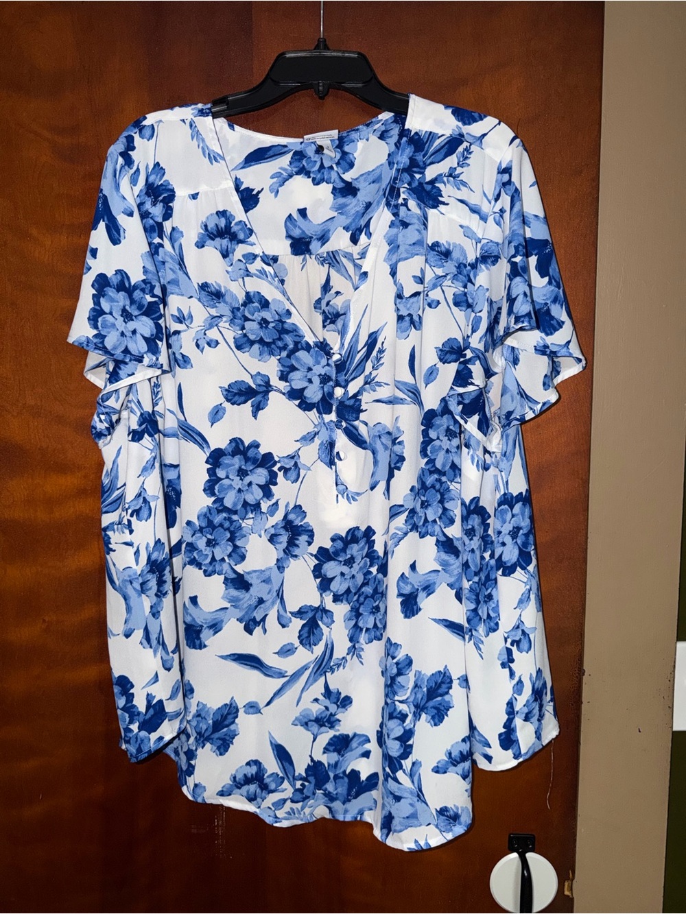 Women’s Blue Floral V-Neck Top flutter sleeve